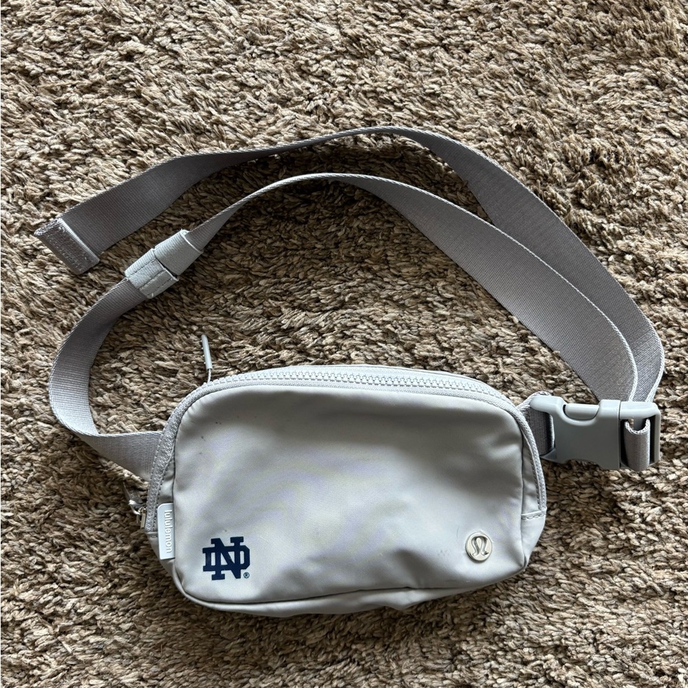 Lululemon Athletica Light Gray Belt Bag Notre Dame fighting Irish